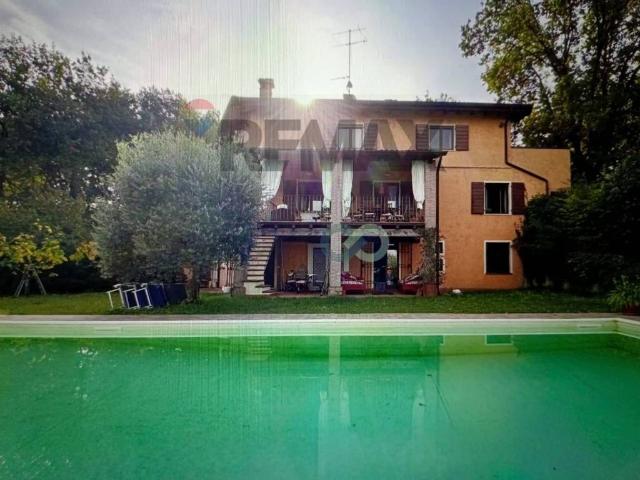 Villa singola in vendita a Desenzano del Garda, Desenzano del Garda