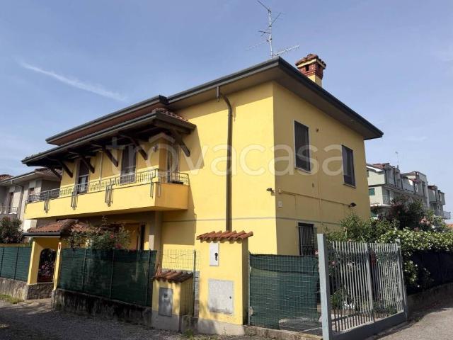 Villa singola in vendita a Fagnano Olona via Raffaello Sanzio, 5