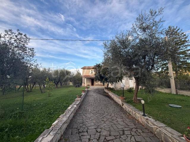 Villa singola in vendita a Fara in Sabina via Giuseppe Garibaldi, Passo Corese