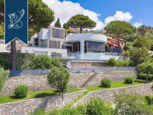 Villa singola in vendita a Finale Ligure