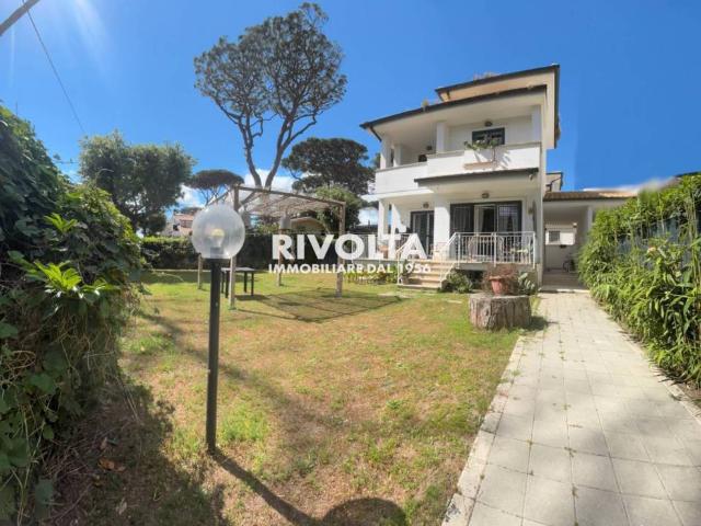 Villa singola in vendita a Fiumicino, Fregene