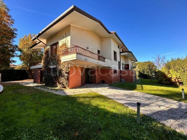 Villa singola in vendita a Forte dei Marmi via Nazario Sauro