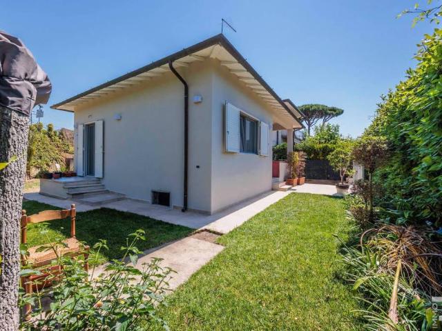 Villa singola in vendita a Forte dei Marmi via dell'Acqua