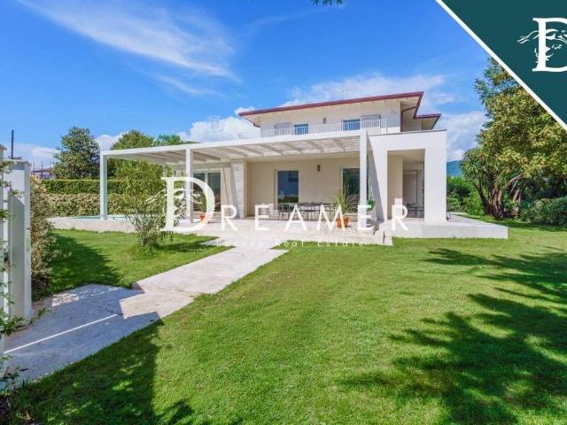 Villa singola in vendita a Forte dei Marmi via g. Amendola, 77