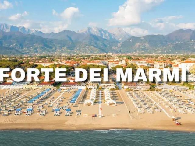 Villa singola in vendita a Forte dei Marmi via Giuseppe Mazzini, 202