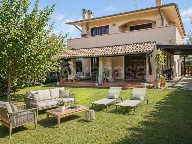 Villa singola in vendita a Forte dei Marmi via Salvador Allende, 79
