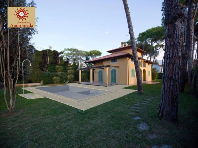 Villa singola in vendita a Forte dei Marmi via Scassi Carli