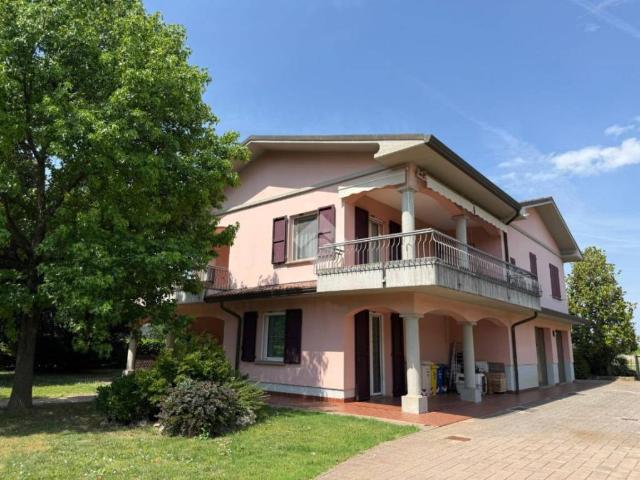 Villa singola in vendita a Forlì, Quattro