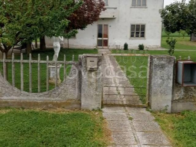 Villa singola in vendita a Frassinelle Polesine via Roma