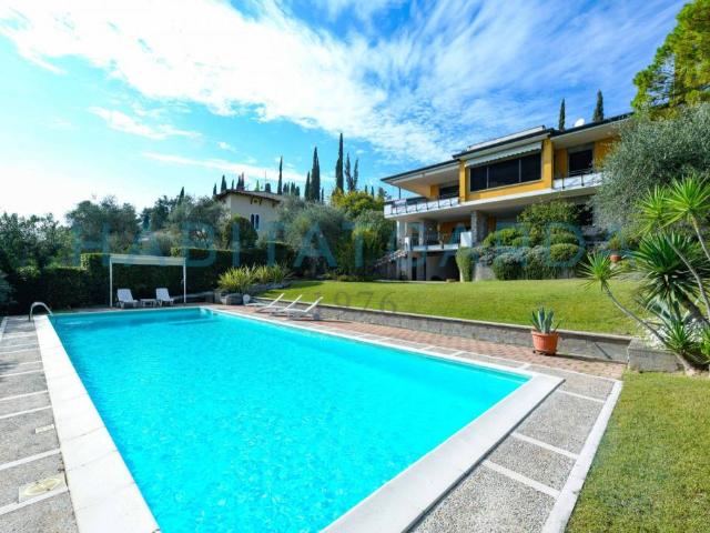 Villa singola in vendita a Gardone Riviera
