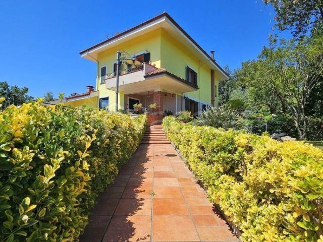 Villa singola in vendita a Giffoni Sei Casali via San Pietro, n. 34