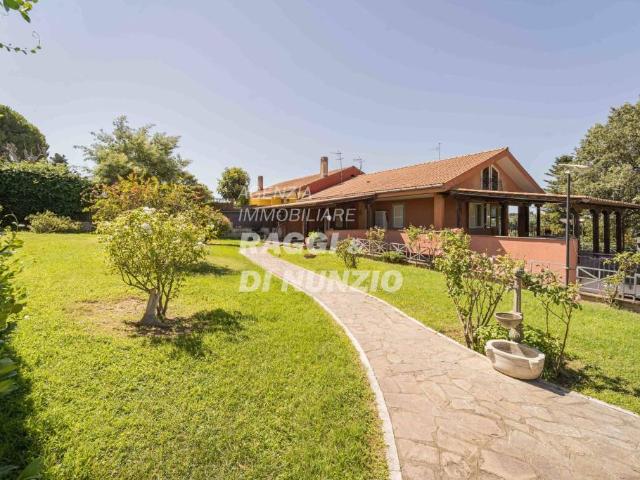 Villa singola in vendita a Grottaferrata via Castel de Paolis, 8
