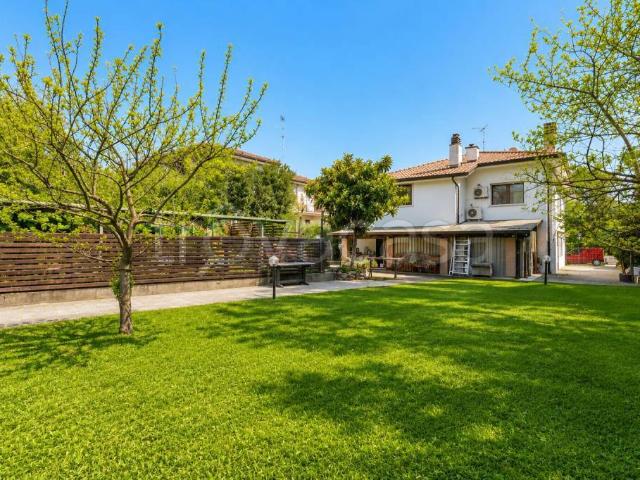 Villa singola in vendita a Grado viale Croce del Sud, 16, Grado Pineta