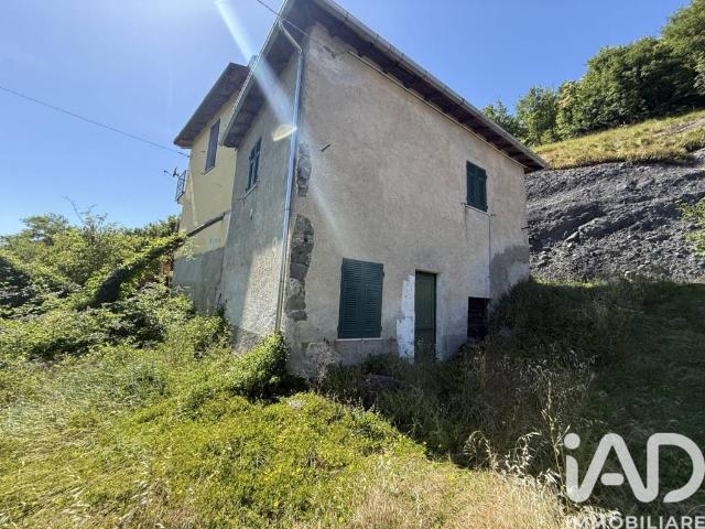 Villa singola in vendita a Isola del Cantone, Borlasca