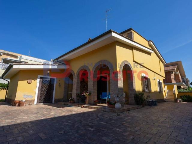Villa singola in vendita a Ladispoli via Roma