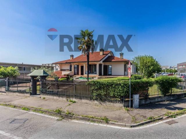 Villa singola in vendita a Lainate via Settembrini, 27