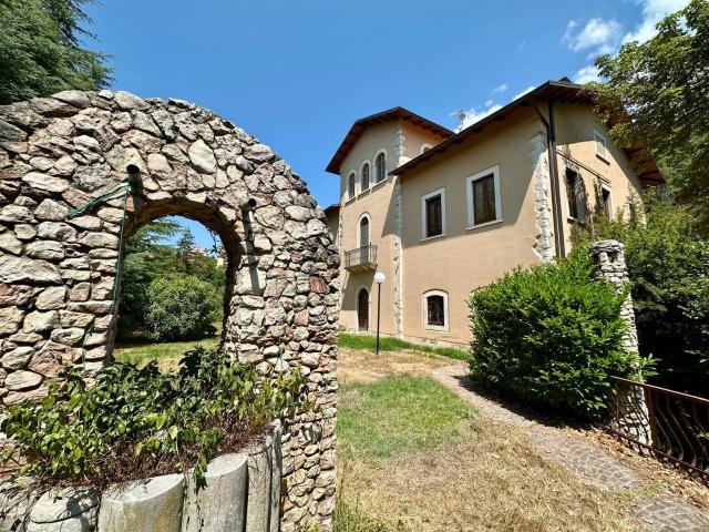 Villa Singola in vendita a L'Aquila, Localit Via Fuori Porta Napoli