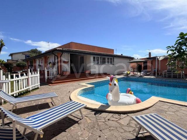 Villa singola in vendita a Latina strada Valmontorio, Lido di Foce Verde