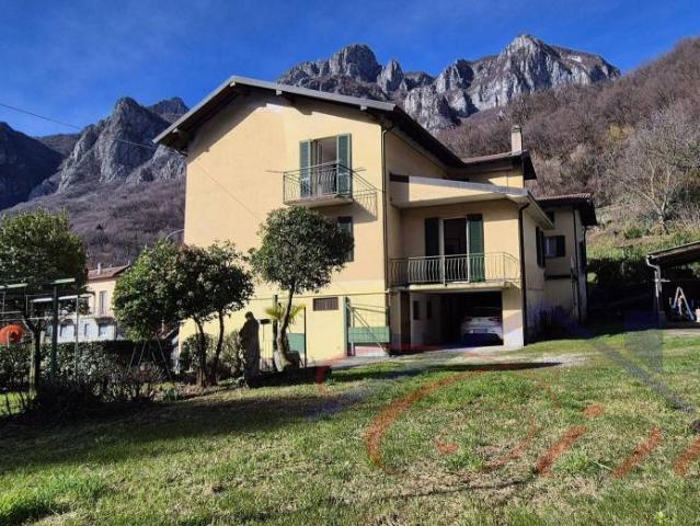 Villa singola in vendita a Lecco via Valsassina, Laorca