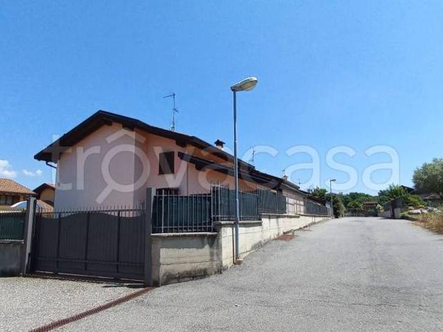 Villa singola in vendita a Leggiuno via Dante Alighieri, 7