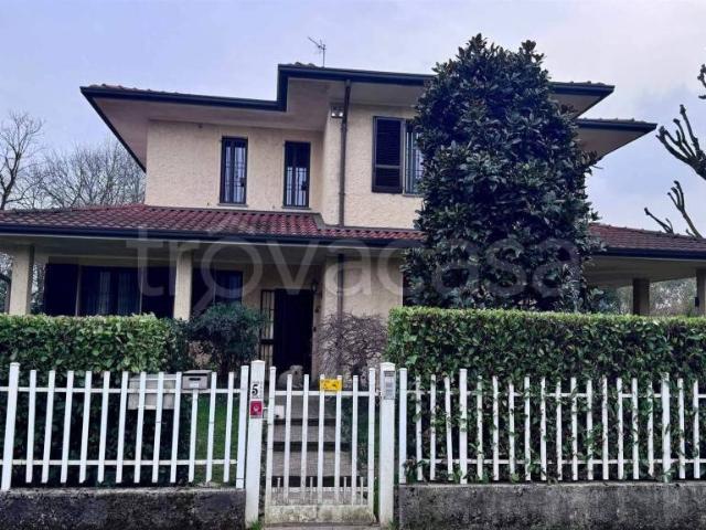 Villa singola in vendita a Lesmo via petrarca, 5