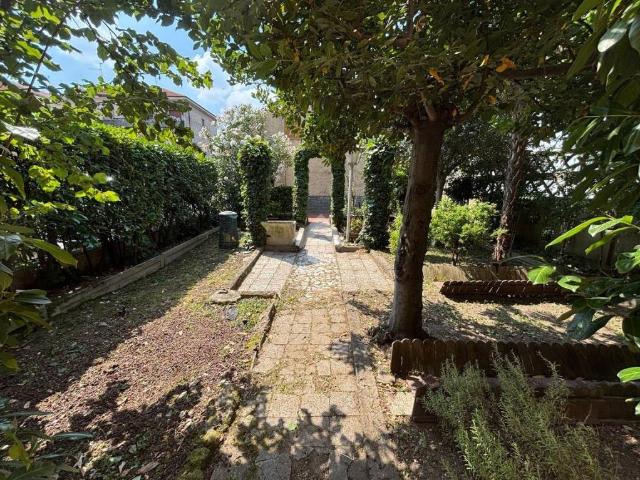 Villa singola in vendita a Limbiate