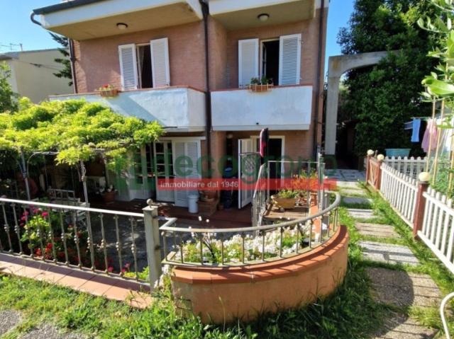Villa singola in vendita a Livorno via del Pino, 34, Montenero