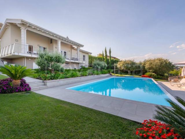 Villa singola in vendita a Lonato del Garda via Sant'Anna, Barcuzzi
