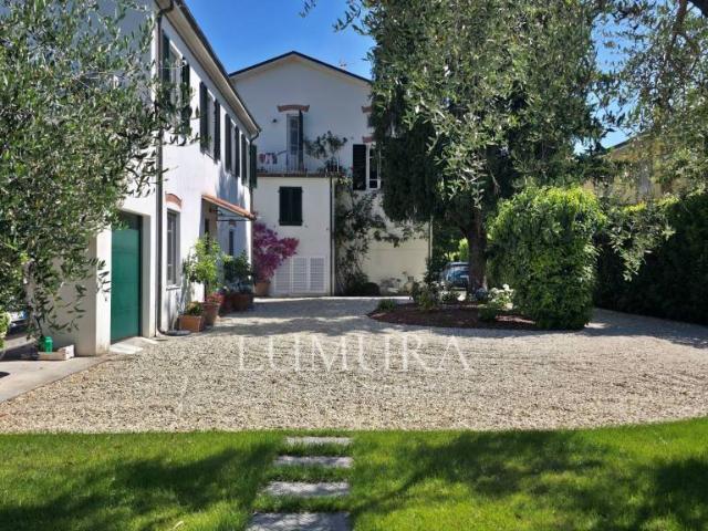 Villa singola in vendita a Lucca via Giovanni Volpi, Ponte a Moriano