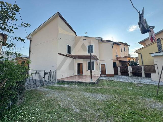 Villa singola in vendita a Lucca via dei Landucci, Sant'Angelo