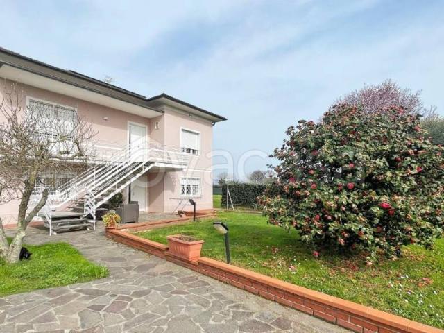 Villa singola in vendita a Lucca via delle Pierone, 55100, San Vito