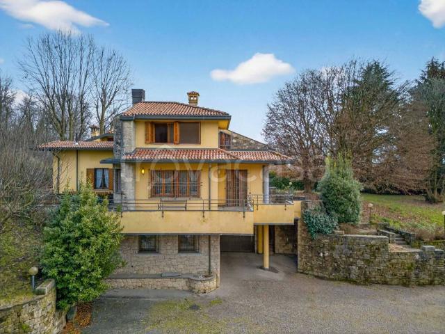 Villa singola in vendita a Mariano Comense via per Novedrate, 21