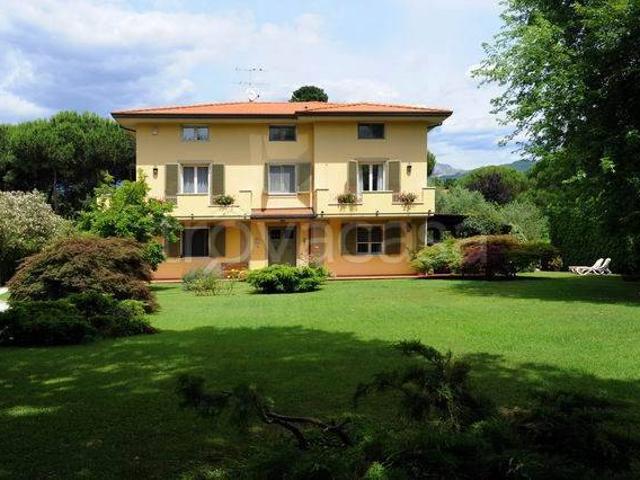 Villa singola in vendita a Massa via Giuseppe Verdi, Ronchi Poveromo