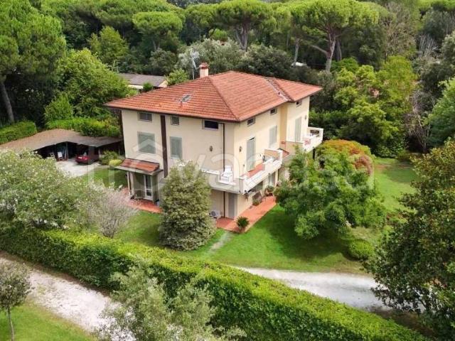 Villa singola in vendita a Massa via Giuseppe Verdi, Ronchi Poveromo