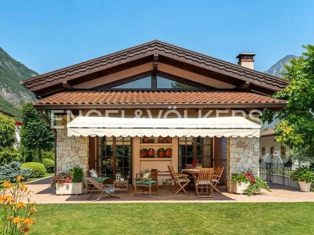 Villa singola in vendita a Mezzolombardo via Trento, 85
