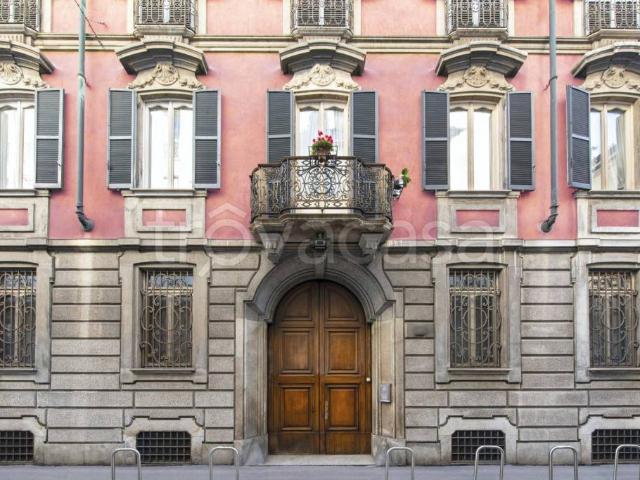 Villa singola in vendita a Milano via Cappuccio, Sant'Ambrogio