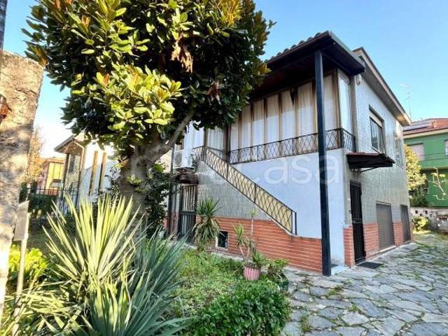 Villa singola in vendita a Milano via Eugenio Bellosio, 11, Quartiere Forlanini