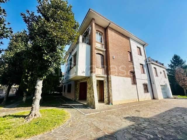 Villa singola in vendita a Mirandola via Trentini, 10