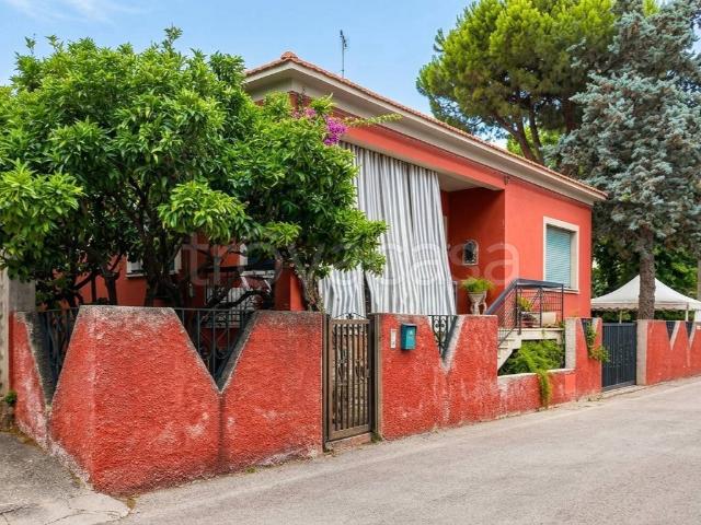 Villa singola in vendita a Montesilvano via Irpinia, 1