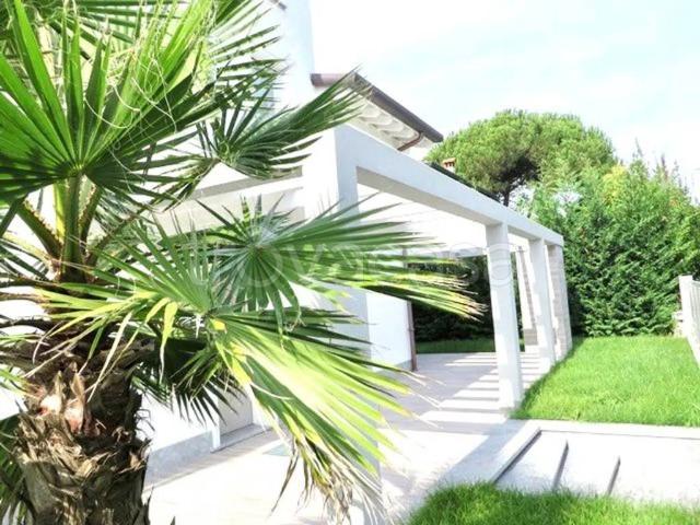 Villa singola in vendita a Montignoso viale Marina No Number