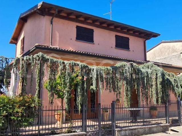 Villa singola in vendita a Montù Beccaria