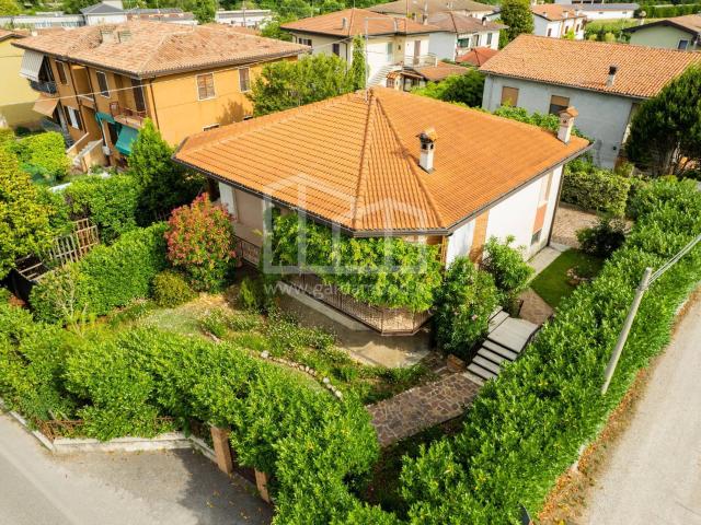Villa singola in vendita a Monzambano