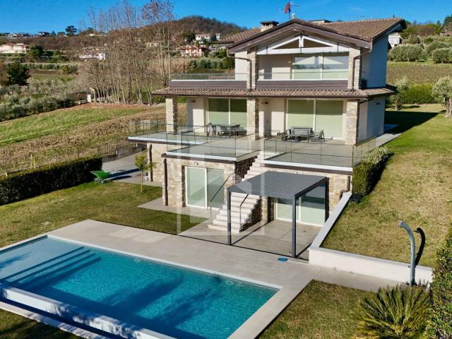 Villa singola in vendita a Moniga del Garda