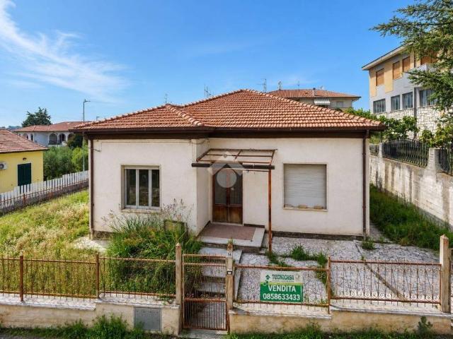 Casa indipendente in vendita a Mosciano Sant'Angelo via Bachelet, 14