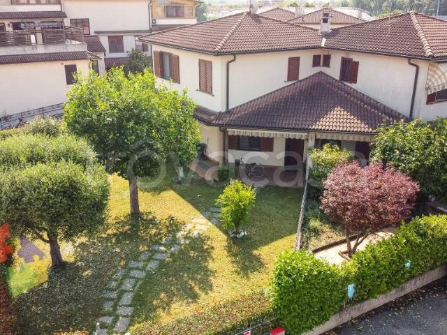 Villa singola in vendita a Motta Visconti via Pino Bay