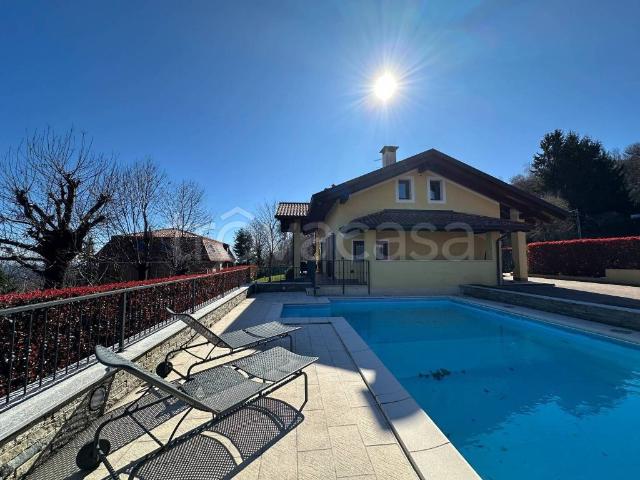 Villa singola in vendita a Nebbiuno strada Sesta, 4