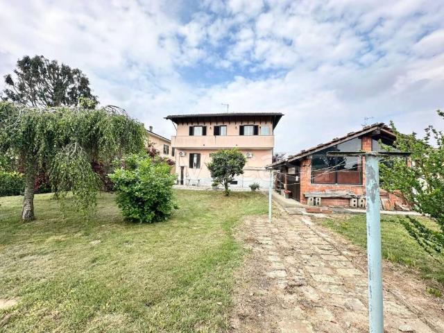 Villa singola in vendita a Novara, Santa Rita