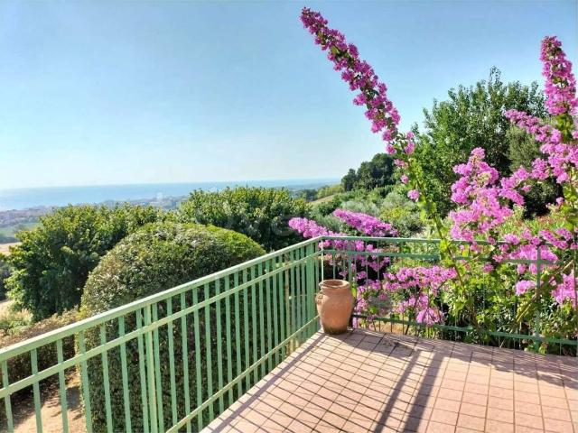 Villa singola in vendita a Numana, Villaggio Taunus