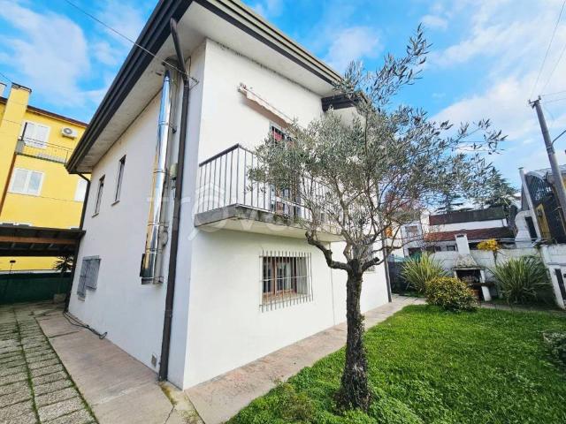 Villa singola in vendita a Padova via Monfalcone, 7, Paltana Mandria