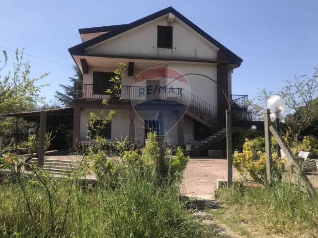 Villa singola in vendita a Pedara via Mattia Preti, 15
